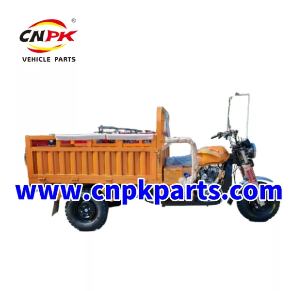 three wheeler loading rickshaw